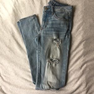 American Eagle high-rise ripped jegging